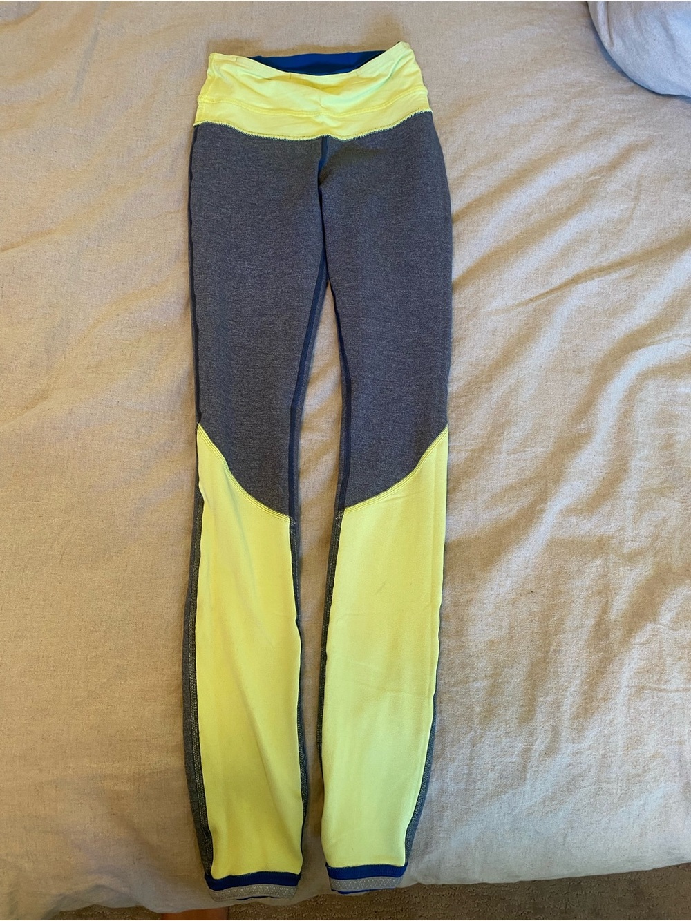 Lululemon reversible Blue/grey Athletic Leggings with Yellow Waistband - Picture 5 of 5